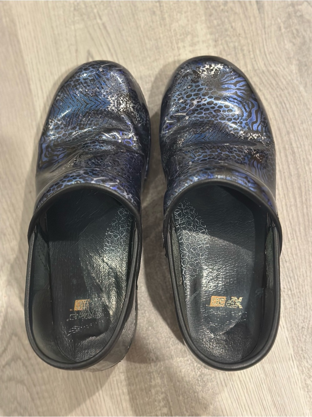 Dansko Professional XP 2.0 Clogs Blue Metallic Animal Print Leather, Size 38